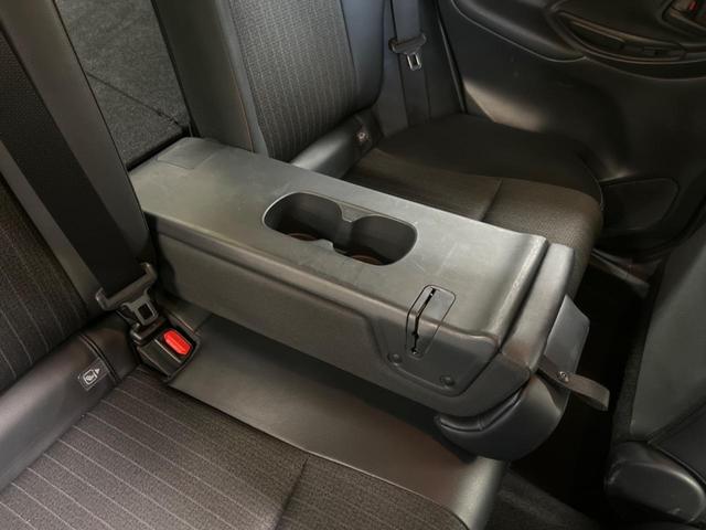 ヤリスクロス ハイブリッドＺ　２トーンカラー　禁煙車　純正８型ナビ　パノラミックビューモニタ　黒内装　セーフティセンス　ブラインドスポットモニタ　フルＬＥＤヘッド　純正１８インチＡＷ　半革シート　パワーシート　シートヒーター（35枚目）