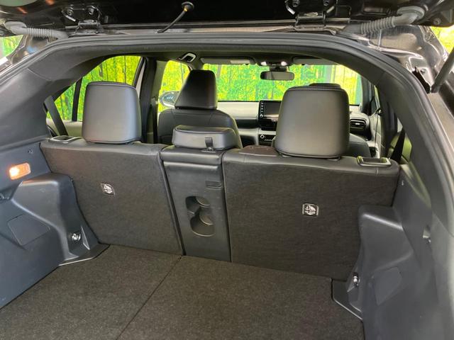 ヤリスクロス ハイブリッドＺ　２トーンカラー　禁煙車　純正８型ナビ　パノラミックビューモニタ　黒内装　セーフティセンス　ブラインドスポットモニタ　フルＬＥＤヘッド　純正１８インチＡＷ　半革シート　パワーシート　シートヒーター（37枚目）