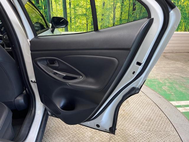 ヤリスクロス ハイブリッドＺ　２トーンカラー　禁煙車　純正８型ナビ　パノラミックビューモニタ　黒内装　セーフティセンス　ブラインドスポットモニタ　フルＬＥＤヘッド　純正１８インチＡＷ　半革シート　パワーシート　シートヒーター（44枚目）