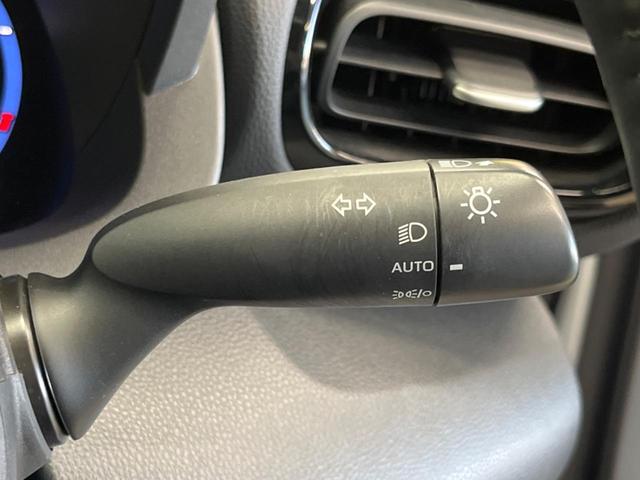 ヤリスクロス ハイブリッドＺ　２トーンカラー　禁煙車　純正８型ナビ　パノラミックビューモニタ　黒内装　セーフティセンス　ブラインドスポットモニタ　フルＬＥＤヘッド　純正１８インチＡＷ　半革シート　パワーシート　シートヒーター（46枚目）