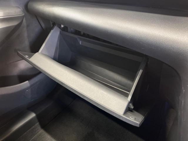 ヤリスクロス ハイブリッドＺ　２トーンカラー　禁煙車　純正８型ナビ　パノラミックビューモニタ　黒内装　セーフティセンス　ブラインドスポットモニタ　フルＬＥＤヘッド　純正１８インチＡＷ　半革シート　パワーシート　シートヒーター（49枚目）