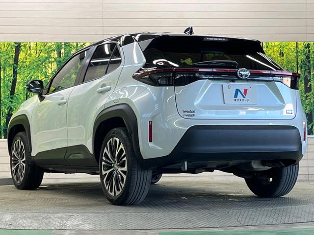 ヤリスクロス ハイブリッドＺ　２トーンカラー　禁煙車　純正８型ナビ　パノラミックビューモニタ　黒内装　セーフティセンス　ブラインドスポットモニタ　フルＬＥＤヘッド　純正１８インチＡＷ　半革シート　パワーシート　シートヒーター（52枚目）