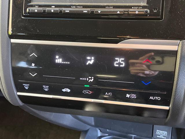 フィットハイブリッド Ｆパッケージ　禁煙車　純正ナビフルセグ　バックカメラ　スマートキー　ＥＴＣ　Ｂｌｕｅｔｏｏｔｈ　オートエアコン　ドライブレコーダー　ステアリングリモコン　ＤＶＤ再生　４スピーカー（5枚目）