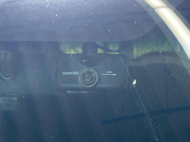 フィットハイブリッド Ｆパッケージ　禁煙車　純正ナビフルセグ　バックカメラ　スマートキー　ＥＴＣ　Ｂｌｕｅｔｏｏｔｈ　オートエアコン　ドライブレコーダー　ステアリングリモコン　ＤＶＤ再生　４スピーカー（7枚目）