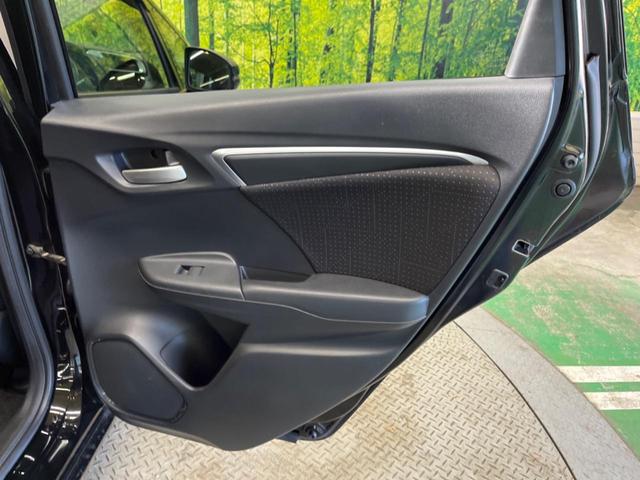 フィットハイブリッド Ｆパッケージ　禁煙車　純正ナビフルセグ　バックカメラ　スマートキー　ＥＴＣ　Ｂｌｕｅｔｏｏｔｈ　オートエアコン　ドライブレコーダー　ステアリングリモコン　ＤＶＤ再生　４スピーカー（31枚目）