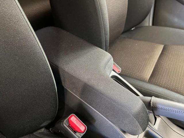 フィットハイブリッド Ｆパッケージ　禁煙車　純正ナビフルセグ　バックカメラ　スマートキー　ＥＴＣ　Ｂｌｕｅｔｏｏｔｈ　オートエアコン　ドライブレコーダー　ステアリングリモコン　ＤＶＤ再生　４スピーカー（47枚目）