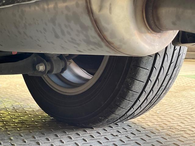 プリウス Ｓ　禁煙車　純正８型ナビＴＶ　バックカメラ　黒内装　ＨＩＤヘッド　フロントフォグランプ　純正１５インチＡＷ　ＥＴＣ　Ｂｌｕｅｔｏｏｔｈ　スマートキー　オートエアコン　オートライト　ＤＶＤ再生　６スピーカー（23枚目）