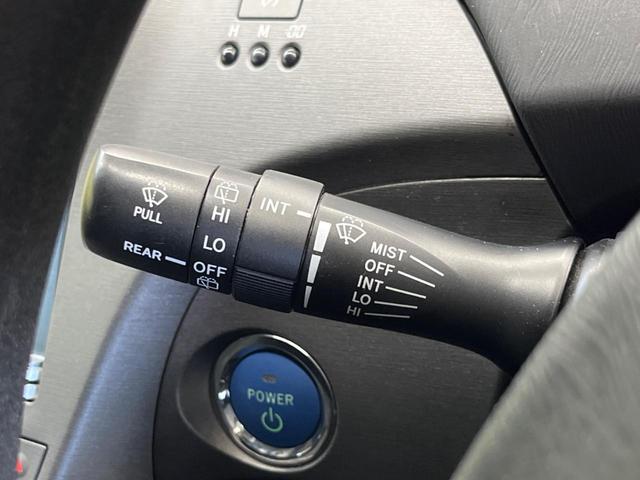 プリウス Ｓ　禁煙車　純正８型ナビＴＶ　バックカメラ　黒内装　ＨＩＤヘッド　フロントフォグランプ　純正１５インチＡＷ　ＥＴＣ　Ｂｌｕｅｔｏｏｔｈ　スマートキー　オートエアコン　オートライト　ＤＶＤ再生　６スピーカー（44枚目）