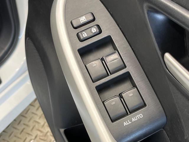 プリウス Ｓ　禁煙車　純正８型ナビＴＶ　バックカメラ　黒内装　ＨＩＤヘッド　フロントフォグランプ　純正１５インチＡＷ　ＥＴＣ　Ｂｌｕｅｔｏｏｔｈ　スマートキー　オートエアコン　オートライト　ＤＶＤ再生　６スピーカー（48枚目）