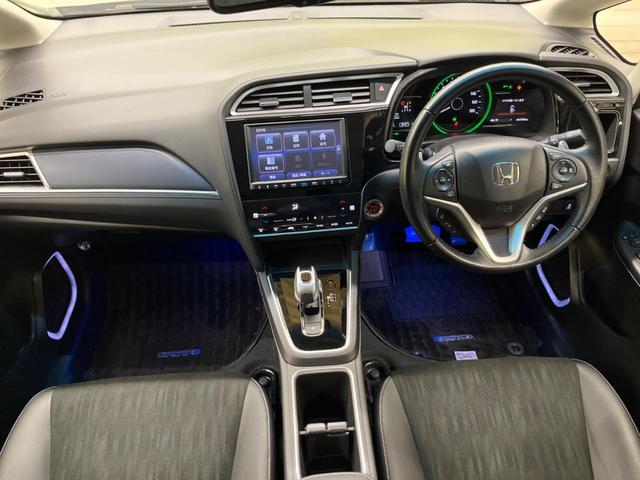 シャトル ハイブリッドX ホンダセンシング 禁煙車 純正8型ナビTV バックカメラ LEDヘッド アダプティブクルーズ ETC Bluetooth スマートキー 半革シート シートヒーター オートライト オートエアコン DVD再生(2枚目)