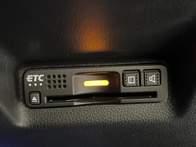 シャトル ハイブリッドX ホンダセンシング 禁煙車 純正8型ナビTV バックカメラ LEDヘッド アダプティブクルーズ ETC Bluetooth スマートキー 半革シート シートヒーター オートライト オートエアコン DVD再生(33枚目)