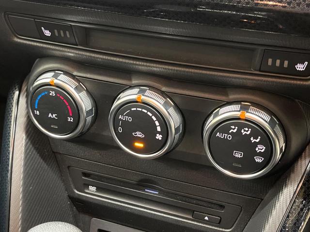 【オートエアコン】一度お好みの温度に設定すれば、車内の温度を検知し風量や温度を自動で調整。暑い…寒い…と何度もスイッチ操作をする必要はありません。快適な車内空間には必須の機能ですね♪