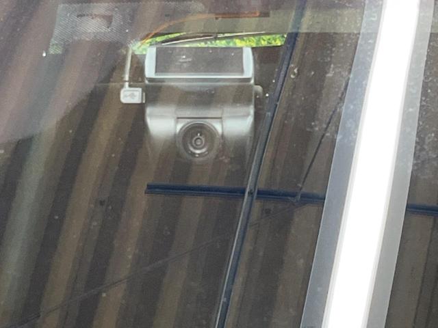 【ドライブレコーダー】安心・安全なカーライフに必須のドライブレコーダーを装備！走行中はもちろん、あおり運転や事故に遭遇した際の状況も映像で記録し、万一のリスクに備えます。