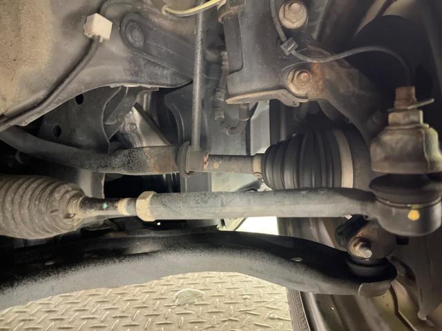 お車を安心してお乗りいただく為には、足回りの定期点検が欠かせません。サービスサポート（有償保証）では無料点検もご提供しており、安心のカーライフをお過ごしいただけるサポート体制が整っています。