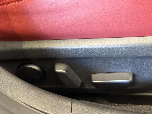 ＭＡＺＤＡ３ファストバック ２０Ｓバーガンディ　セレクション　禁煙車　マツダコネクトナビＴＶ　ＢＯＳＥサウンド　３６０°ビューモニタ　衝突被害軽減　全車速追従レーダークルーズ　ブラインドスポットモニタリング　パワーシート　シートヒーター　ＡｐｐｌｅＣａｒＰｌａｙ（7枚目）