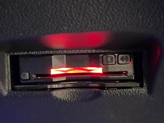 プリウス Ｓセーフティプラス　禁煙車　ナビフルセグ　バックカメラ　セーフティセンス　レーダークルーズ　インテリジェントクリアランスソナー　ＬＥＤヘッド　純正１５インチＡＷ　ヘッドアップディスプレイ　ＥＴＣ　Ｂｌｕｅｔｏｏｔｈ（30枚目）