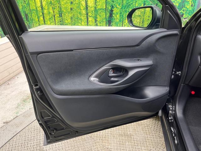 ヤリスクロス ハイブリッドＺ　禁煙車　純正８型ナビＴＶ　パノラミックビューモニタ　黒内装　セーフティセンス　ブラインドスポットモニタ　フルＬＥＤヘッド　純正１８インチＡＷ　半革シート　パワーシート　シートヒーター　ＥＴＣ２．０（43枚目）