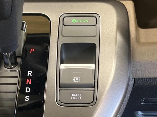 フリード エアー　登録済未使用車　純正８型ディスプレイオーディオ　両側電動ドア　バックカメラ　ホンダセンシング　渋滞追従アダプティブクルーズ　ＬＥＤヘッド　パーキングセンサ　オートハイビーム　後席サンシェード（27枚目）