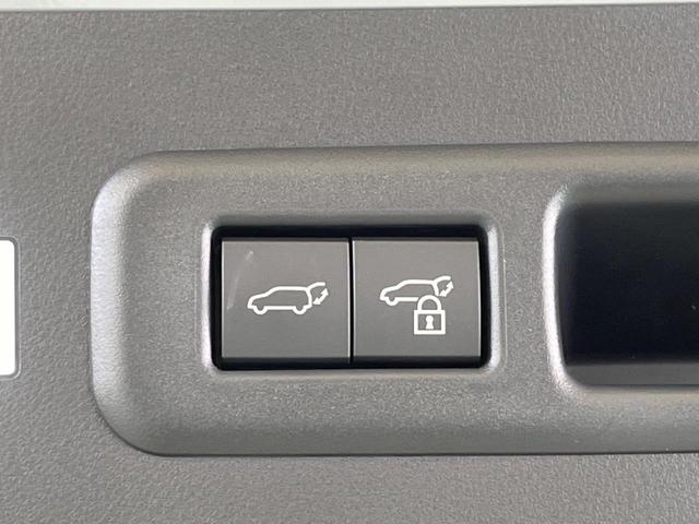 ＬＢＸ クール　禁煙車　純正９．８型ディスプレイＴＶ　パノラミックビューモニタ　セーフティセンス　ブラインドスポットモニタ　専用１８インチＡＷ　セミアニリン革／エードコンビシート　パワーシート　電動バックドア（8枚目）