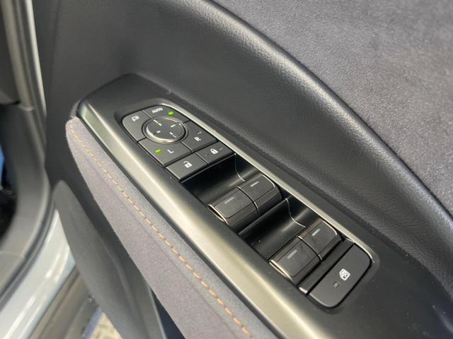 ＬＢＸ クール　禁煙車　純正９．８型ディスプレイＴＶ　パノラミックビューモニタ　セーフティセンス　ブラインドスポットモニタ　専用１８インチＡＷ　セミアニリン革／エードコンビシート　パワーシート　電動バックドア（50枚目）