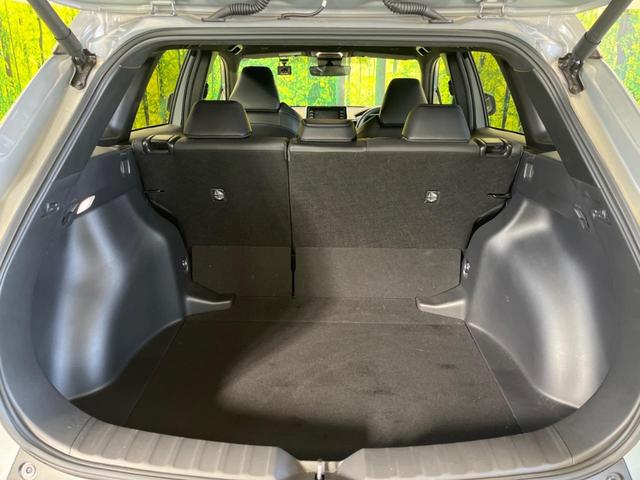 カローラクロス ハイブリッド　Ｚ　禁煙車　純正ディスプレイオーディオ　バックカメラ　セーフティセンス　ＬＥＤヘッド　シーケンシャルターンランプ　純正１８インチＡＷ　ハンズフリー電動バックドア　半革シート　パワーシート　シートヒーター（11枚目）