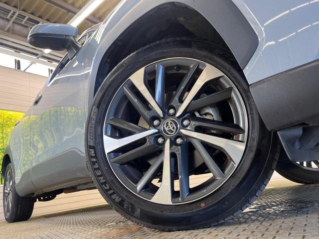 カローラクロス ハイブリッド　Ｚ　禁煙車　純正ディスプレイオーディオ　バックカメラ　セーフティセンス　ＬＥＤヘッド　シーケンシャルターンランプ　純正１８インチＡＷ　ハンズフリー電動バックドア　半革シート　パワーシート　シートヒーター（13枚目）