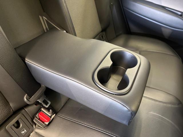 カローラクロス ハイブリッド　Ｚ　禁煙車　純正ディスプレイオーディオ　バックカメラ　セーフティセンス　ＬＥＤヘッド　シーケンシャルターンランプ　純正１８インチＡＷ　ハンズフリー電動バックドア　半革シート　パワーシート　シートヒーター（32枚目）