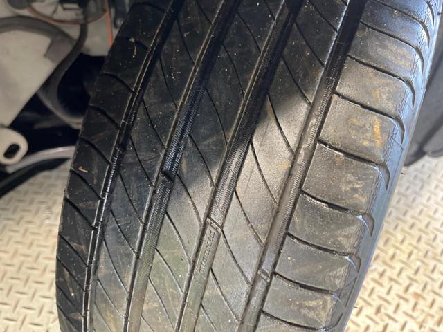 カローラクロス ハイブリッド　Ｚ　禁煙車　純正ディスプレイオーディオ　バックカメラ　セーフティセンス　ＬＥＤヘッド　シーケンシャルターンランプ　純正１８インチＡＷ　ハンズフリー電動バックドア　半革シート　パワーシート　シートヒーター（58枚目）