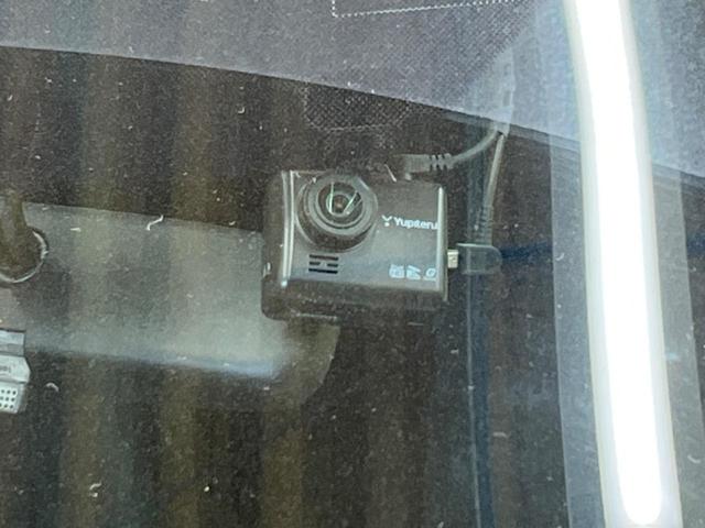 アクア Ｓ　禁煙車　純正エアロ　純正ナビフルセグ　ＬＥＤヘッド　トムス１６インチＡＷ　バックカメラ　Ｂｌｕｅｔｏｏｔｈ　フロントフォグランプ　キーレス　６スピーカー　ステアリングリモコン　ＤＶＤ再生（7枚目）