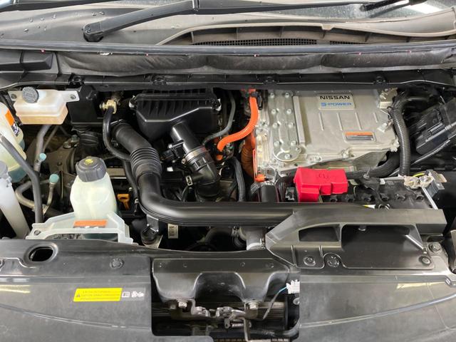 セレナ ｅ－パワー　ハイウェイスターＶ　禁煙車　純正１０型ナビＴＶ　純正１１型後席モニター　アラウンドビューモニタ　衝突軽減　プロパイロット　両側電動ドア　アダプティブＬＥＤヘッド　純正ＯＰ１６インチＡＷ　カプロンシート　後席オートエアコン（19枚目）