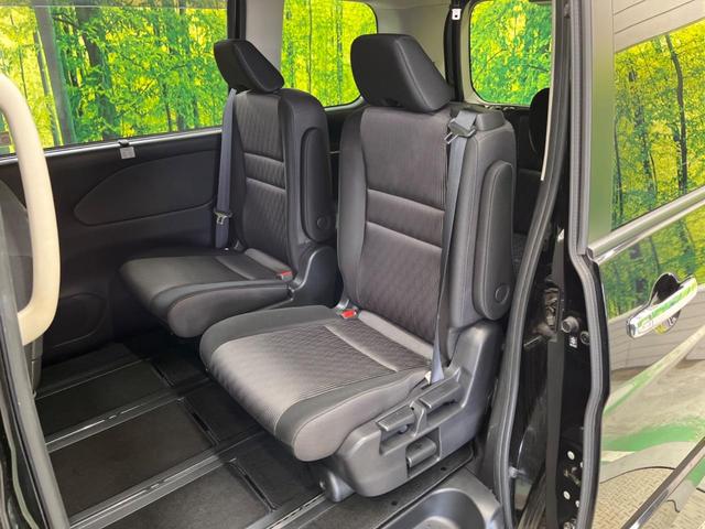 セレナ ｅ－パワー　ハイウェイスターＶ　禁煙車　純正１０型ナビＴＶ　純正１１型後席モニター　アラウンドビューモニタ　衝突被害軽減　プロパイロット　両側ハンズフリー電動ドア　アダプティブＬＥＤヘッド　純正ＯＰ１６インチＡＷ　後席オートエアコン（33枚目）