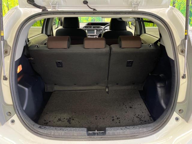 アクア Ｇ　禁煙車　純正ナビＴＶ　寒冷地仕様　スマートキー　１５インチＡＷ　ＥＴＣ　Ｂｌｕｅｔｏｏｔｈ　オートライト　オートエアコン　革巻ステアリング　ステアリングリモコン　６スピーカー　デアイサー（10枚目）