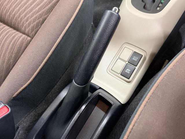 アクア Ｇ　禁煙車　純正ナビＴＶ　寒冷地仕様　スマートキー　１５インチＡＷ　ＥＴＣ　Ｂｌｕｅｔｏｏｔｈ　オートライト　オートエアコン　革巻ステアリング　ステアリングリモコン　６スピーカー　デアイサー（25枚目）