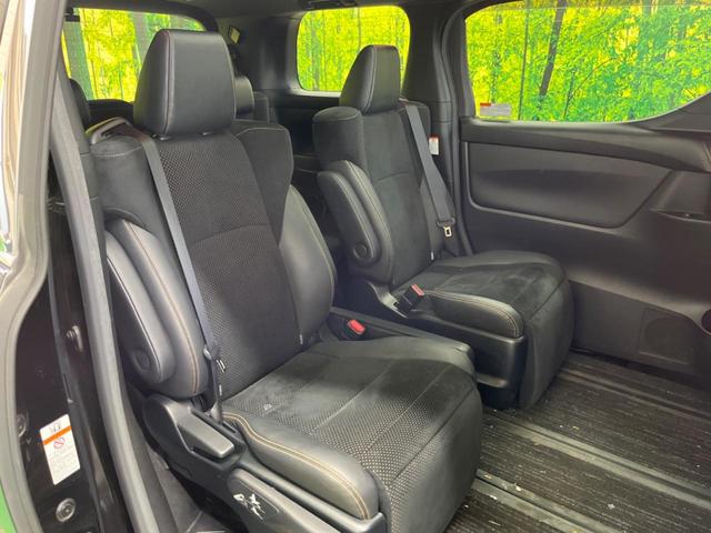 アルファード ２．５Ｓ　タイプゴールド　ツインムーンルーフ　三眼ＬＥＤ　純正９型ナビＴＶ　純正１２型後席モニター　バックカメラ　セーフティセンス　ブラインドスポットモニタ　デジタルインナーミラー　電動バックドア　半革シート　ＤＶＤ再生（11枚目）