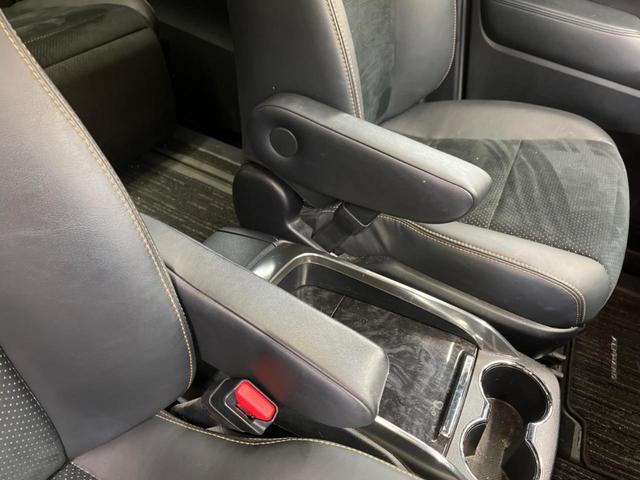 アルファード ２．５Ｓ　タイプゴールド　ツインムーンルーフ　三眼ＬＥＤ　純正９型ナビＴＶ　純正１２型後席モニター　バックカメラ　セーフティセンス　ブラインドスポットモニタ　デジタルインナーミラー　電動バックドア　半革シート　ＤＶＤ再生（40枚目）