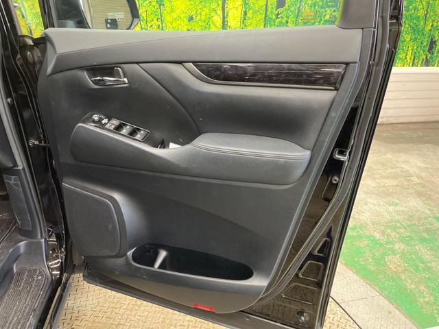 アルファード ２．５Ｓ　タイプゴールド　ツインムーンルーフ　三眼ＬＥＤ　純正９型ナビＴＶ　純正１２型後席モニター　バックカメラ　セーフティセンス　ブラインドスポットモニタ　デジタルインナーミラー　電動バックドア　半革シート　ＤＶＤ再生（48枚目）