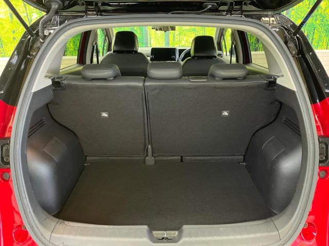 ���i�̂���������ʋ΁A���}���ɏ\���ȉ׎��X�y�[�X���m�ۂ��Ă���܂��B�Z�J���h�V�[�g��|���ƁA�傫�ȉו��̐ύڂ��\�ł���