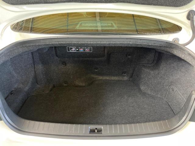 スカイライン ハイブリッド GT 後期型 禁煙車 メーカー8型ナビTV アラウンドビューモニタ プロパイロット2.0 黒内装 LEDヘッド 純正18インチAW 半革シート パワーシート 後側方車両検知警告 フロント/バックソナー(11枚目)