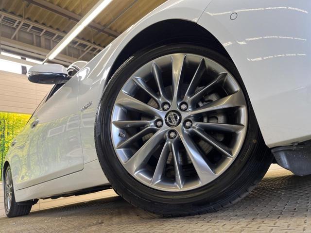 スカイライン ハイブリッド GT 後期型 禁煙車 メーカー8型ナビTV アラウンドビューモニタ プロパイロット2.0 黒内装 LEDヘッド 純正18インチAW 半革シート パワーシート 後側方車両検知警告 フロント/バックソナー(13枚目)