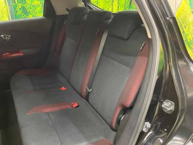 ジューク １５ＲＸ　タイプＶ　禁煙車　純正ナビフルセグ　バックカメラ　純正ＯＰ１７インチＡＷ　ＥＴＣ　Ｂｌｕｅｔｏｏｔｈ　スマートキー　オートエアコン　オートライト　革巻ステアリング　フロントフォグランプ　ＤＶＤ再生（26枚目）