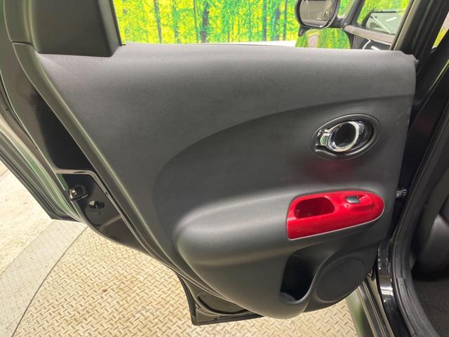 ジューク １５ＲＸ　タイプＶ　禁煙車　純正ナビフルセグ　バックカメラ　純正ＯＰ１７インチＡＷ　ＥＴＣ　Ｂｌｕｅｔｏｏｔｈ　スマートキー　オートエアコン　オートライト　革巻ステアリング　フロントフォグランプ　ＤＶＤ再生（35枚目）