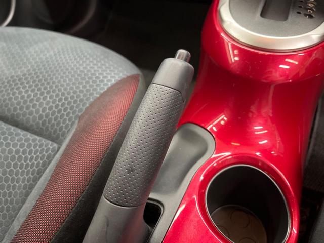 ジューク １５ＲＸ　タイプＶ　禁煙車　純正ナビフルセグ　バックカメラ　純正ＯＰ１７インチＡＷ　ＥＴＣ　Ｂｌｕｅｔｏｏｔｈ　スマートキー　オートエアコン　オートライト　革巻ステアリング　フロントフォグランプ　ＤＶＤ再生（38枚目）