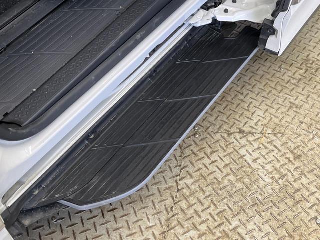 ノア Ｓ－Ｚ　モデリスタエアロ　三眼ＬＥＤ　快適利便ＰＫＧ　禁煙車　純正１０．５型ナビＴＶ　純正１３．２型後席モニター　バックカメラ　セーフティセンス　両側電動ドア　電動バックドア　前中列シートヒーター　ＤＶＤ再生（8枚目）