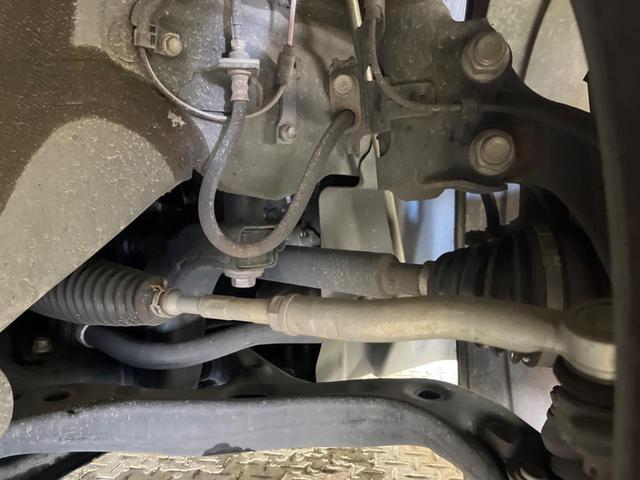 プリウス Ｓツーリングセレクション　禁煙車　純正９型ナビＴＶ　バックカメラ　セーフティセンス　レーダークルーズ　ＬＥＤヘッド　ＬＥＤフォグ　純正１７インチＡＷ　黒合皮レザーシート　シートヒーター　ＥＴＣ　Ｂｌｕｅｔｏｏｔｈ　ＤＶＤ再生（20枚目）