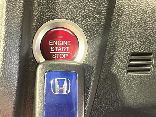 フィットハイブリッド Ｆパッケージ　禁煙車　純正ナビＴＶ　バックカメラ　ＥＴＣ　Ｂｌｕｅｔｏｏｔｈ　スマートキー　オートエアコン　オート電動格納ドアミラー　４スピーカー　ステアリングリモコン　ＤＶＤ再生（5枚目）