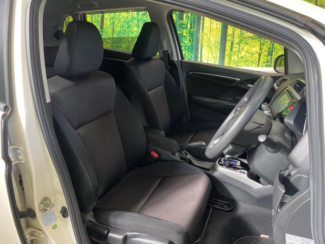 フィットハイブリッド Ｆパッケージ　禁煙車　純正ナビＴＶ　バックカメラ　ＥＴＣ　Ｂｌｕｅｔｏｏｔｈ　スマートキー　オートエアコン　オート電動格納ドアミラー　４スピーカー　ステアリングリモコン　ＤＶＤ再生（8枚目）