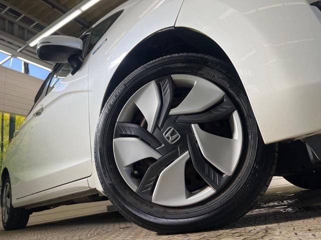 フィットハイブリッド Ｆパッケージ　禁煙車　純正ナビＴＶ　バックカメラ　ＥＴＣ　Ｂｌｕｅｔｏｏｔｈ　スマートキー　オートエアコン　オート電動格納ドアミラー　４スピーカー　ステアリングリモコン　ＤＶＤ再生（13枚目）