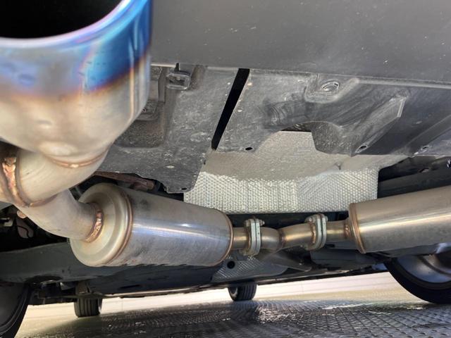 プリウスＰＨＶ Ａレザーパッケージ　モデリスタエアロ　メーカー１１．６型ナビＴＶ　ＪＢＬサウンド　ＢＬＩＴＺマフラー　モデリスタ１８インチＡＷ　バックカメラ　セーフティセンス　ブラインドスポットモニタ　インテリジェントクリアランスソナー（18枚目）