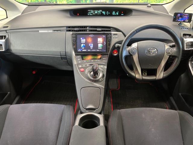 プリウス Ｓツーリングセレクション・Ｇ’ｓ　禁煙車　ＢＩＧ－Ｘ９型ナビＴＶ　バックカメラ　ＨＩＤヘッド　純正１８インチＡＷ　専用スポーツシート　ＥＴＣ　Ｂｌｕｅｔｏｏｔｈ　スマートキー　オートエアコン　オートライト　革巻ステアリング　ＤＶＤ再生（2枚目）