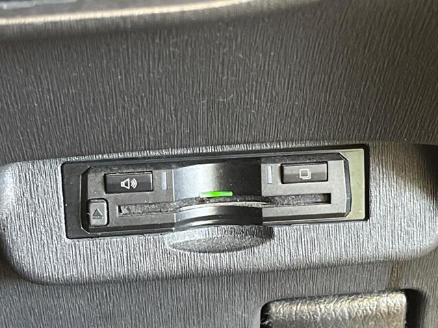 プリウス Ｓツーリングセレクション・Ｇ’ｓ　禁煙車　ＢＩＧ－Ｘ９型ナビＴＶ　バックカメラ　ＨＩＤヘッド　純正１８インチＡＷ　専用スポーツシート　ＥＴＣ　Ｂｌｕｅｔｏｏｔｈ　スマートキー　オートエアコン　オートライト　革巻ステアリング　ＤＶＤ再生（7枚目）